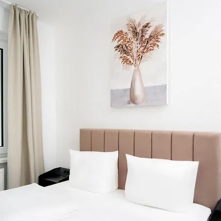 Shin West Apartament *